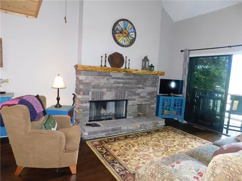 604 Loran Pointe Cir, Seneca, SC 29672 photo 9