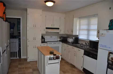 113 Walnut St, Central, SC 29630 photo 3