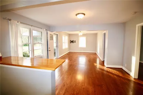 521 E Main St, Pendleton, SC 29670 photo 3