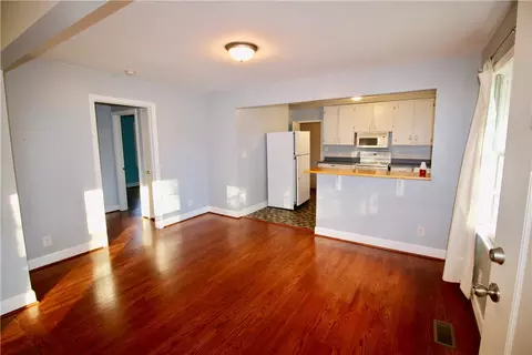 521 E Main St, Pendleton, SC 29670 photo 5