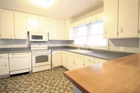 521 E Main St, Pendleton, SC 29670 photo 7