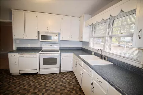521 E Main St, Pendleton, SC 29670 photo 6
