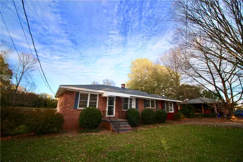 521 E Main St, Pendleton, SC 29670 photo 1