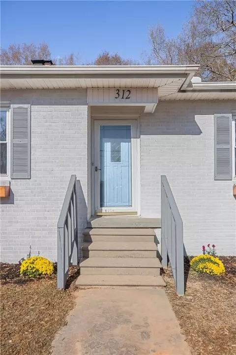 312 W Hampton Ave, Honea Path, SC 29654 photo 5