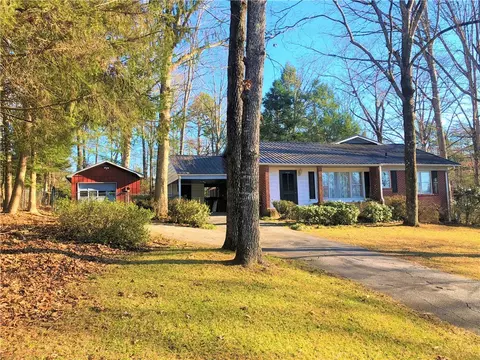 402 Playground Rd, Walhalla, SC 29691 photo 3