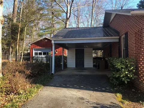 402 Playground Rd, Walhalla, SC 29691 photo 5
