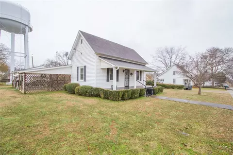 33 Smythe St, Pelzer, SC 29669 photo 2