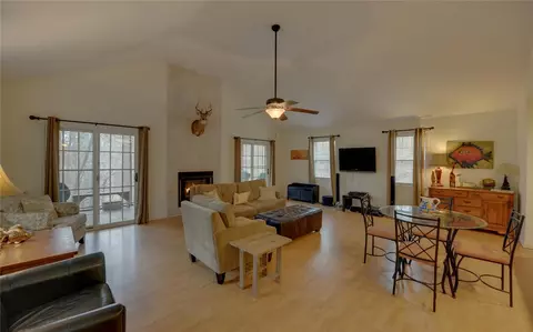 319 Shawnee Trl, Toccoa, GA 30577 photo 4