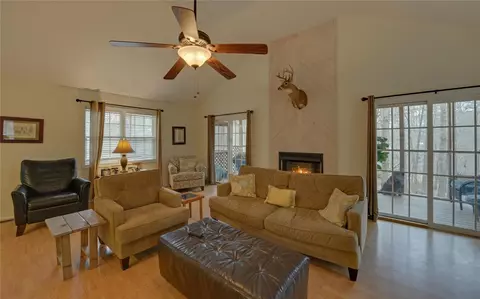 319 Shawnee Trl, Toccoa, GA 30577 photo 3