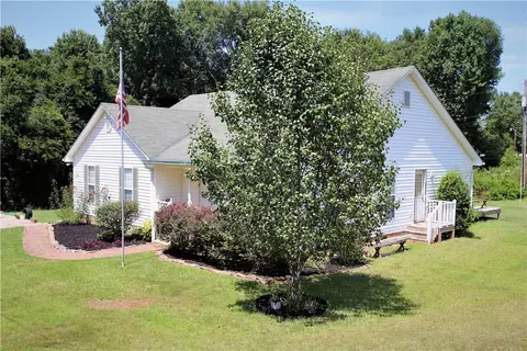 1517 Old Central Rd, Central, SC 29630 photo 3