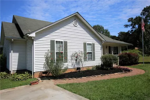 1517 Old Central Rd, Central, SC 29630 photo 1
