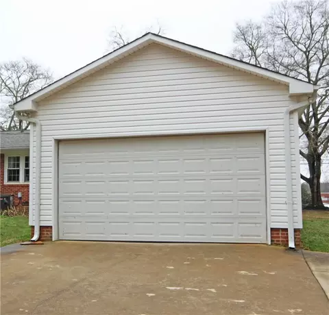 322 Summit Dr, Liberty, SC 29657 photo 2