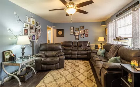261 Norman Dr, Easley, SC 29640 photo 2