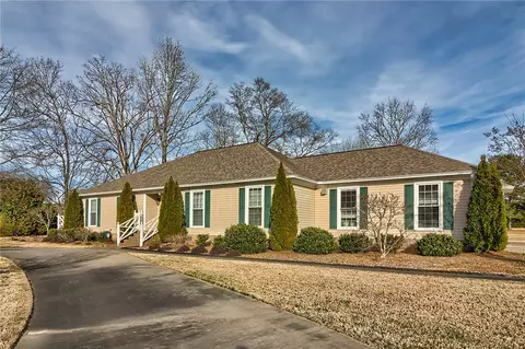 103 Pine Ridge Dr, Easley, SC 29642 photo 2