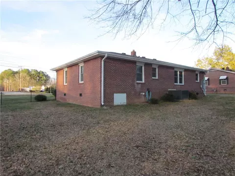 609 W Greer St, Honea Path, SC 29654 photo 7