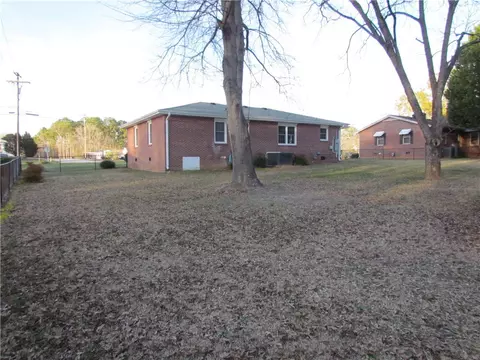 609 W Greer St, Honea Path, SC 29654 photo 6