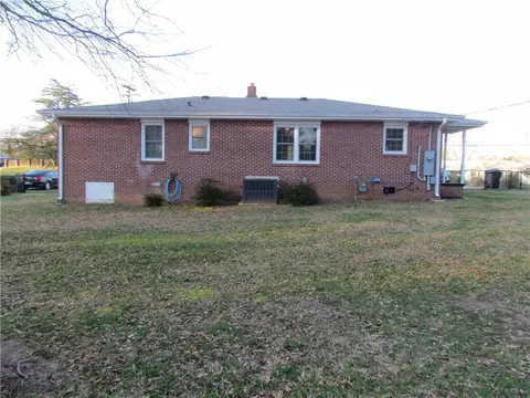 609 W Greer St, Honea Path, SC 29654 photo 5