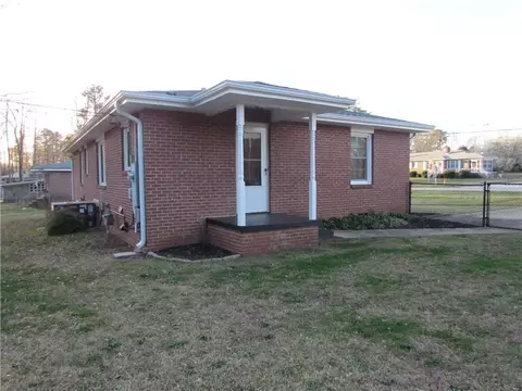 609 W Greer St, Honea Path, SC 29654 photo 8