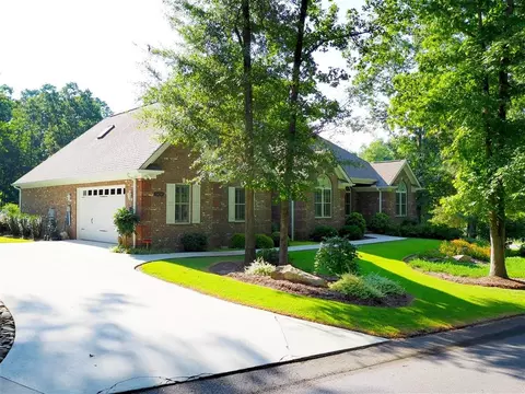 1424 Stillwater Dr, Seneca, SC 29672 photo 3