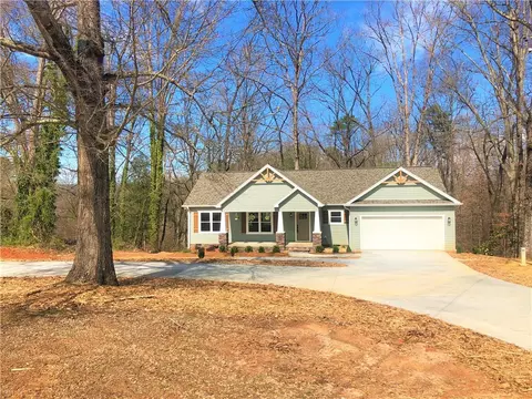 102 Parkview Dr, Walhalla, SC 29691 photo 1