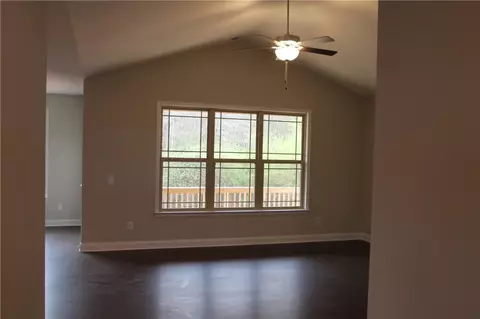 356 S Stonegate Dr, Seneca, SC 29678 photo 2