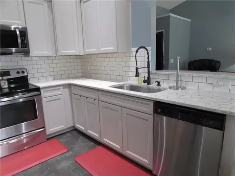93 Caledonia Dr, Easley, SC 29642 photo 5