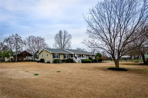 901 Stringer Rd, Belton, SC 29627 photo 3