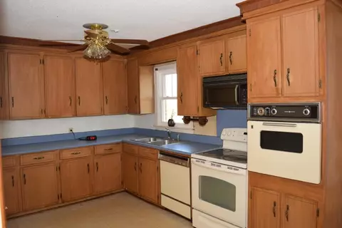 1867 Flat Rock Rd, Starr, SC 29684 photo 3