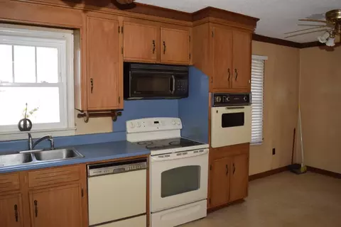 1867 Flat Rock Rd, Starr, SC 29684 photo 4