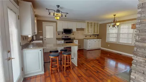 415 Woods St, Central, SC 29630 photo 4