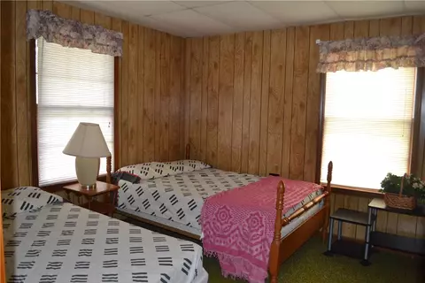 305 E Main St, Lowndesville, SC 29659 photo 4