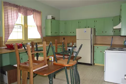 305 E Main St, Lowndesville, SC 29659 photo 2