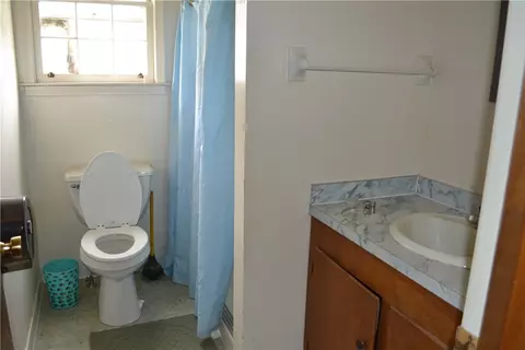 305 E Main St, Lowndesville, SC 29659 photo 5