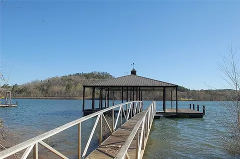 1020 N Edgewater Trl, Toccoa, GA 30577 photo 1
