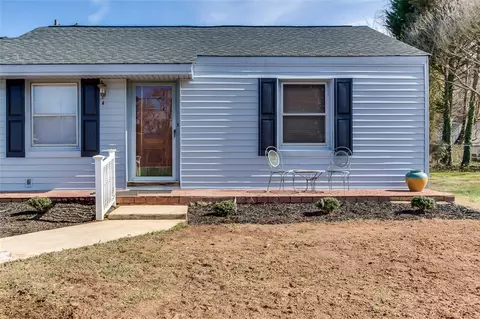 411 S Elm St, Pendleton, SC 29670 photo 4