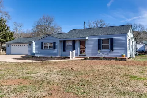 411 S Elm St, Pendleton, SC 29670 photo 3