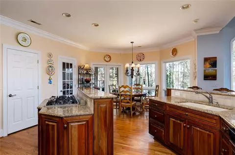 428 E Waterside Dr, Seneca, SC 29672 photo 9