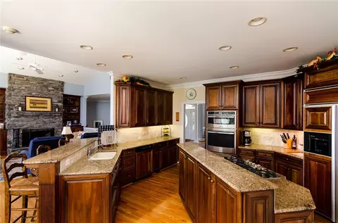 428 E Waterside Dr, Seneca, SC 29672 photo 11