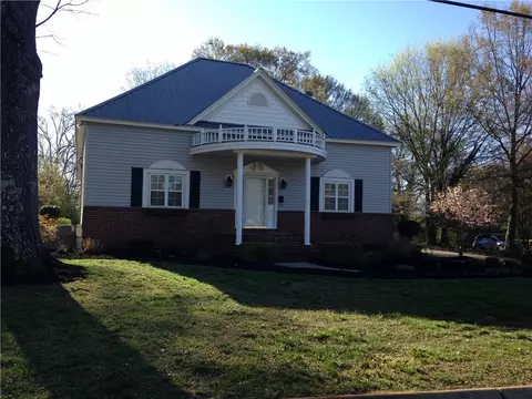 402 E 2nd Ave, Easley, SC 29640 photo 1