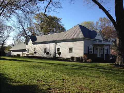 402 E 2nd Ave, Easley, SC 29640 photo 5