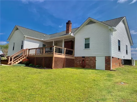 132 Daniel Dr, Easley, SC 29642 photo 3