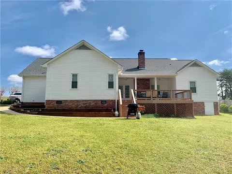 132 Daniel Dr, Easley, SC 29642 photo 2