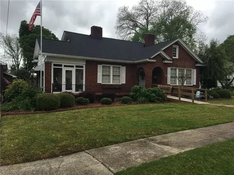 109 W Greer St, Honea Path, SC 29654 photo 8