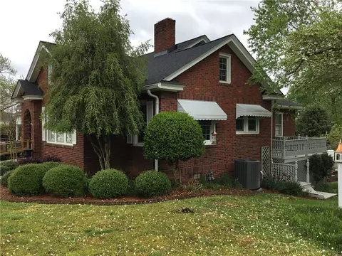 109 W Greer St, Honea Path, SC 29654 photo 4
