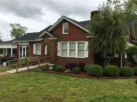 109 W Greer St, Honea Path, SC 29654 photo 9