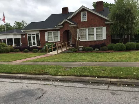 109 W Greer St, Honea Path, SC 29654 photo 2