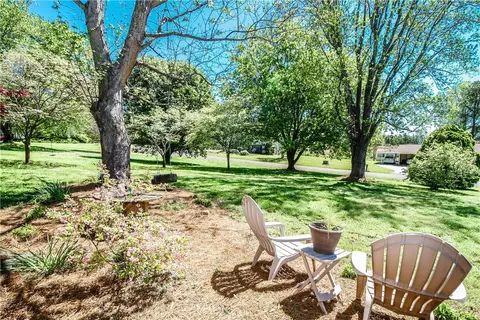 407 E Sunsetstrip Dr, Seneca, SC 29672 photo 3