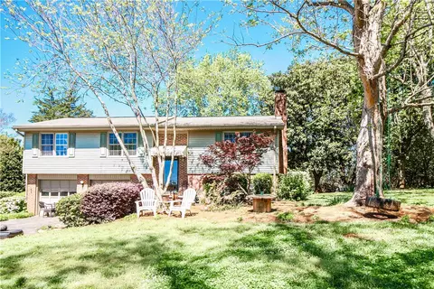 407 E Sunsetstrip Dr, Seneca, SC 29672 photo 1