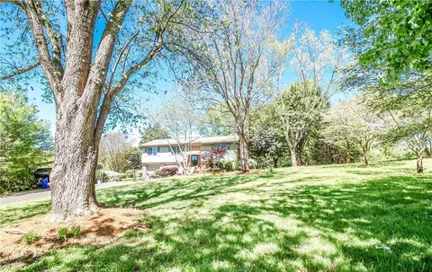 407 E Sunsetstrip Dr, Seneca, SC 29672 photo 2
