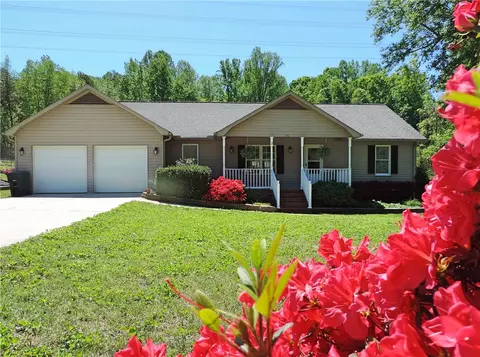 302 Maple Ave, Seneca, SC 29678 photo 1